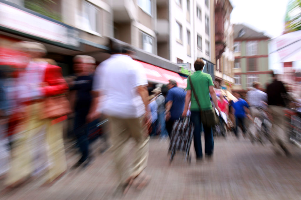 Menschen in Innenstadt.
